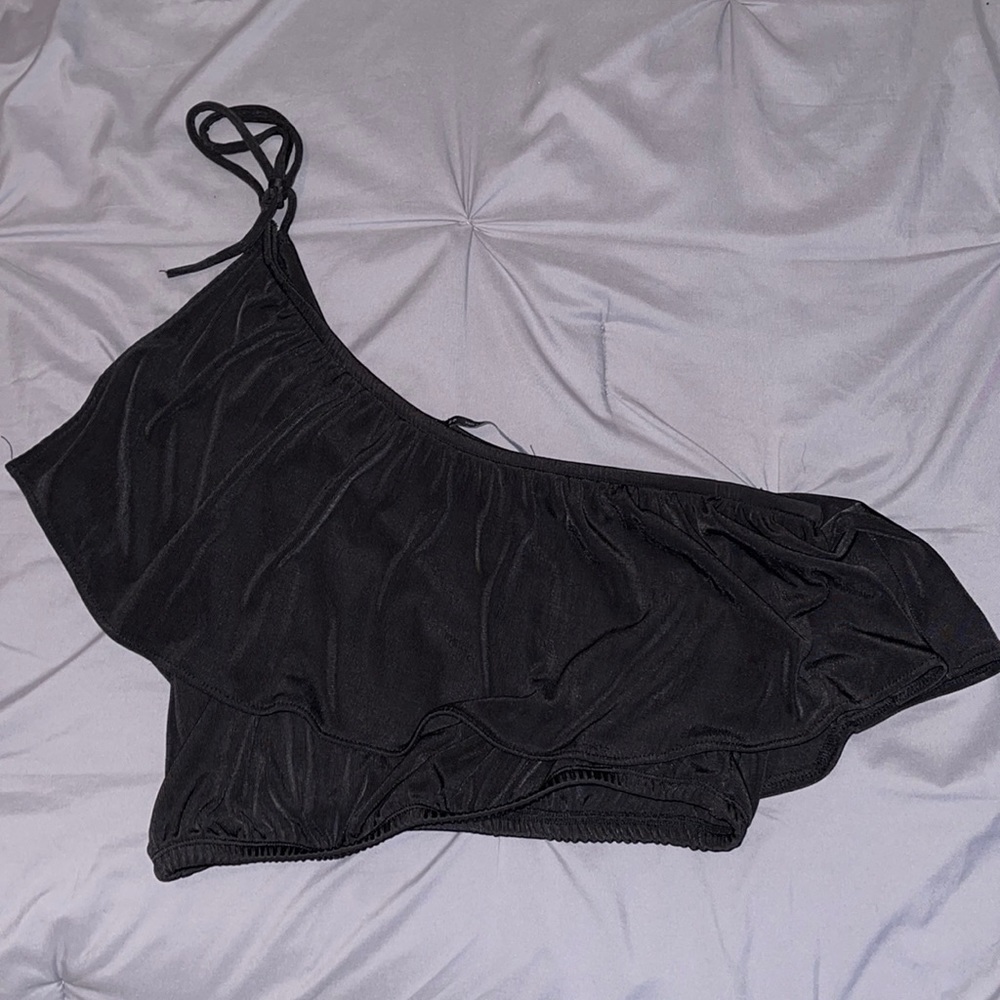 One shoulder crop top